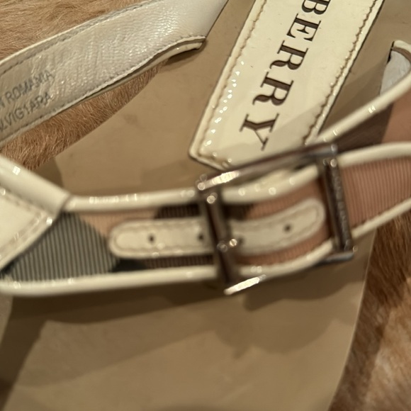 Burberry sandals.  Size 37. - Picture 4 of 4